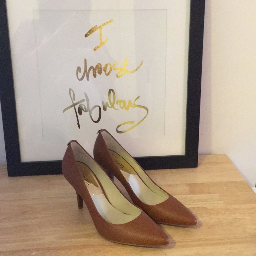 Michael Kors Mid Flex Pump in luggage color SZ 8.5